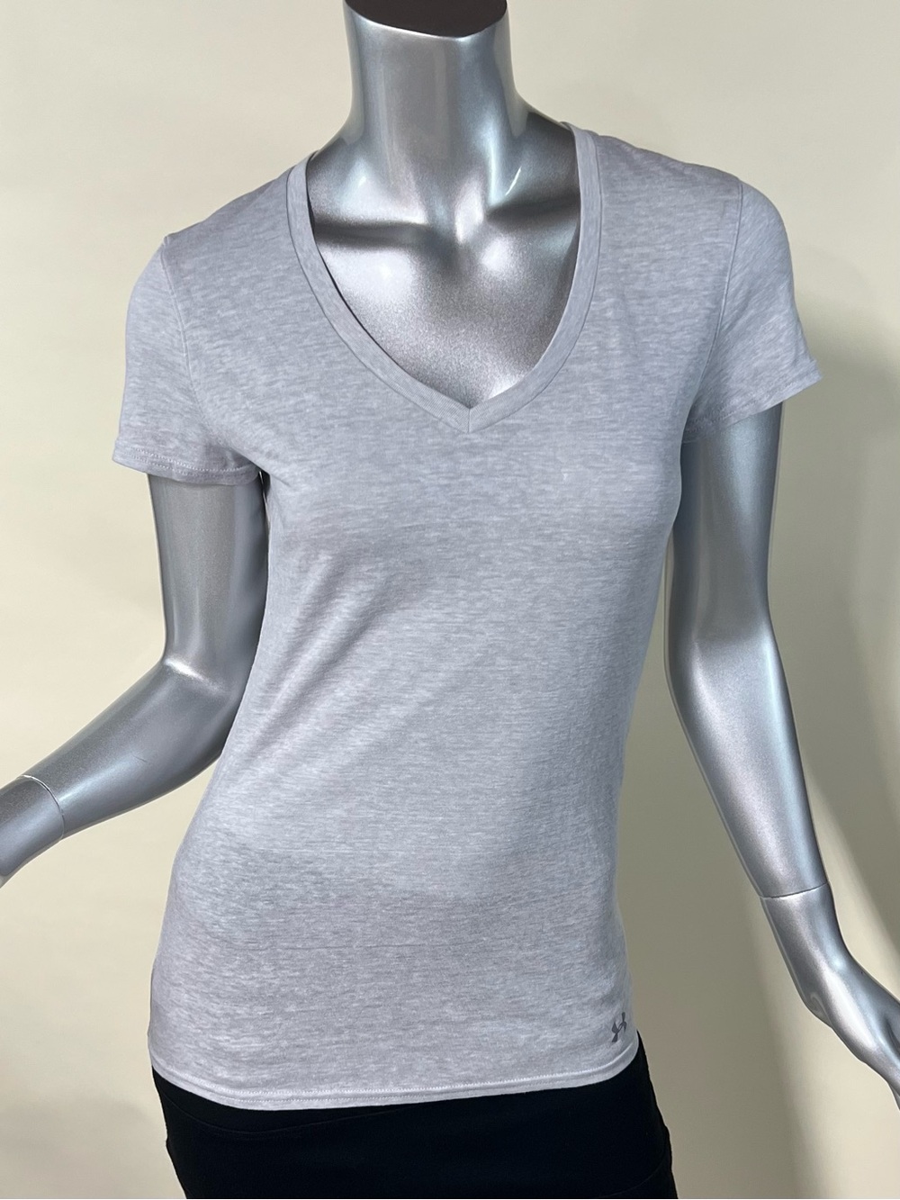 Under Armour Women’s Small Light Grey Thin V Neck T Shirt Heat Gear - Picture 5 of 16
